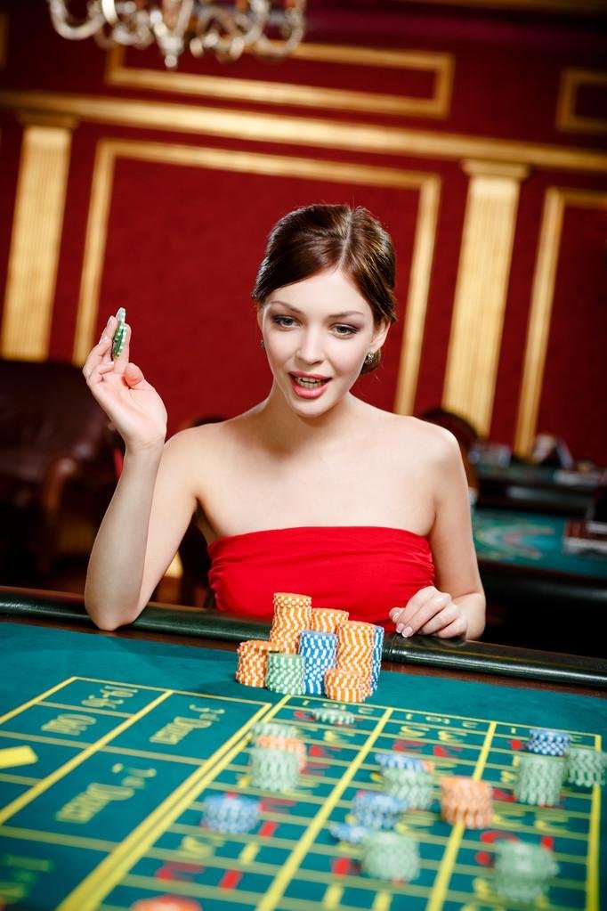 Bermain slots modern dengan tema colorful dan animasi lancar di perangkat mobile